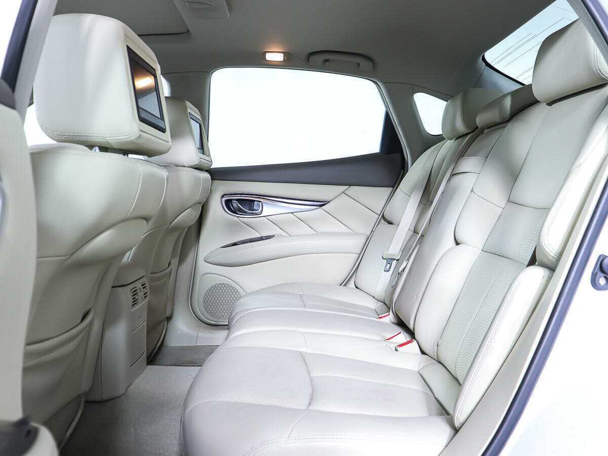 Infiniti M 2012