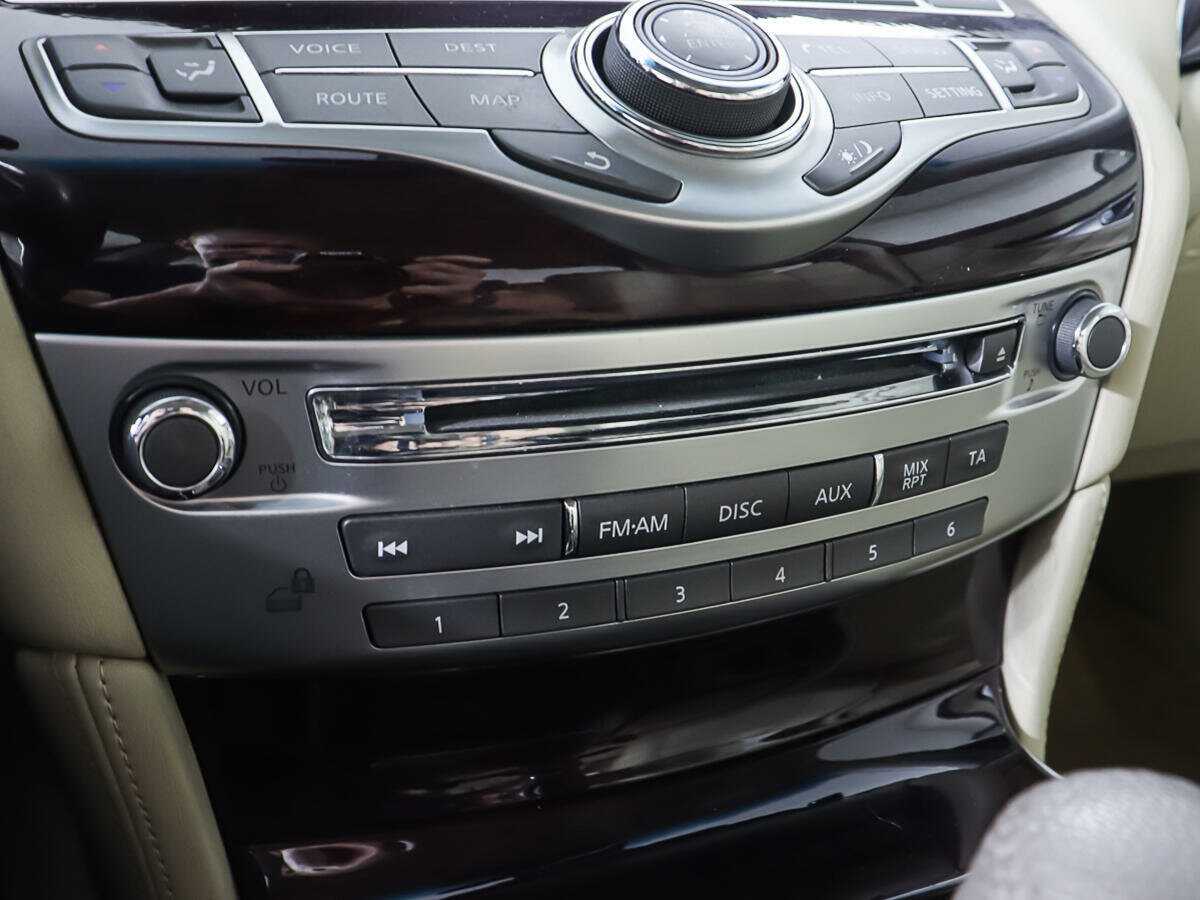 Infiniti M 2012