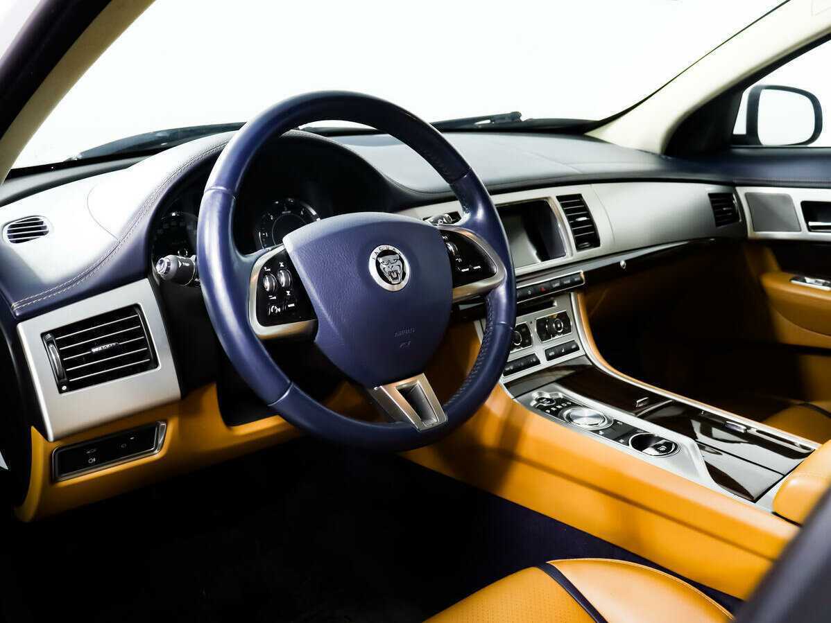 Jaguar XF 2012