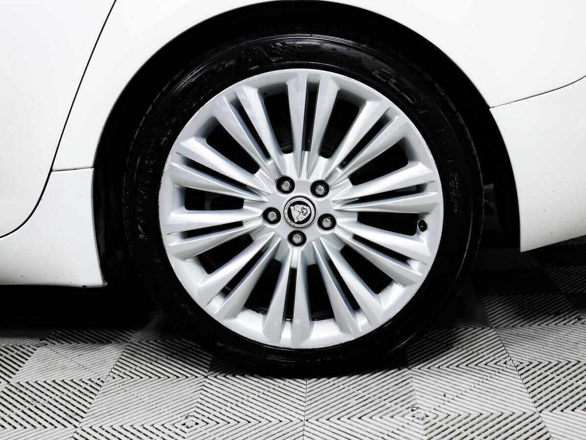 Jaguar XF 2012