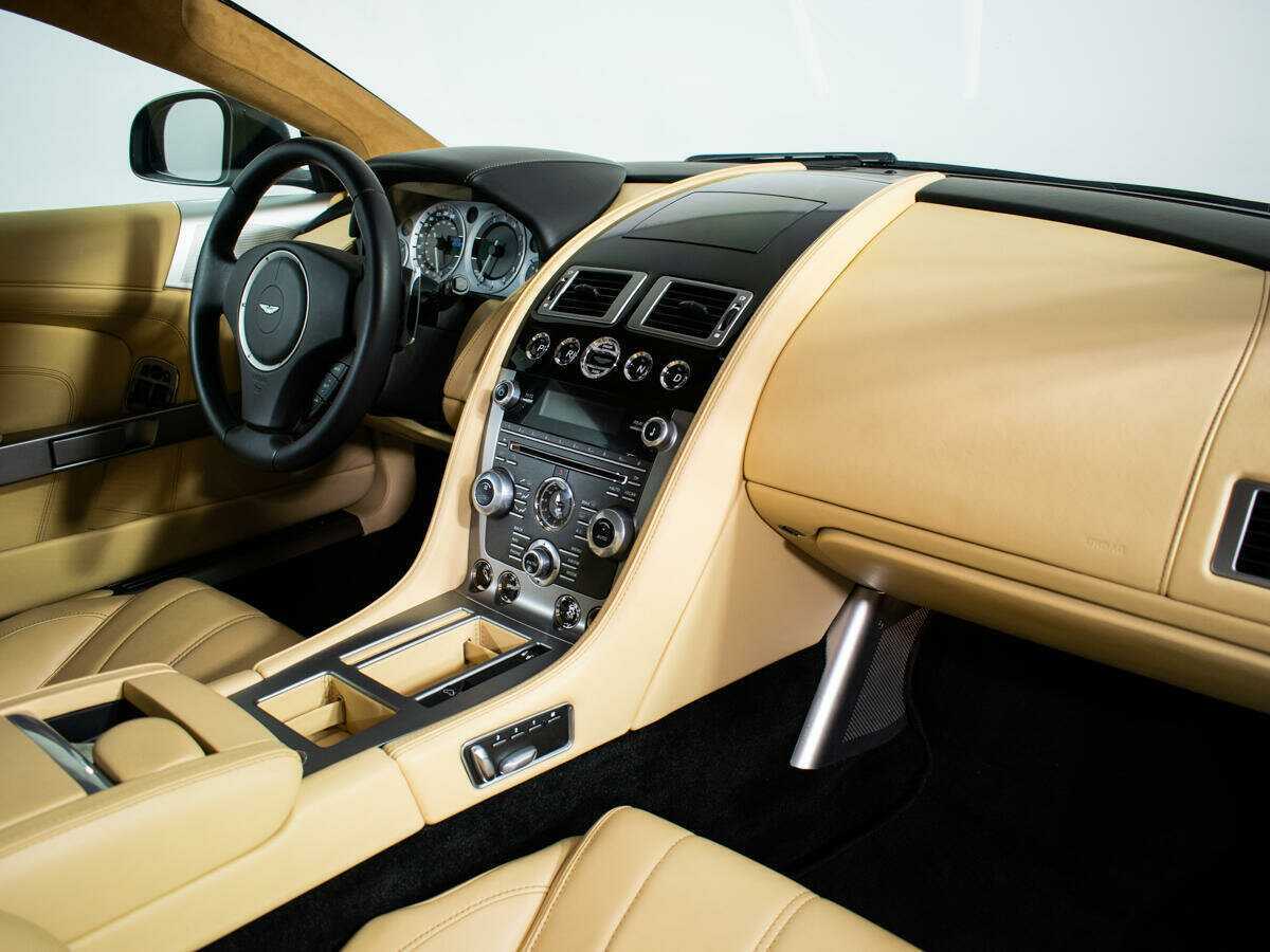 Aston Martin DB9 2013