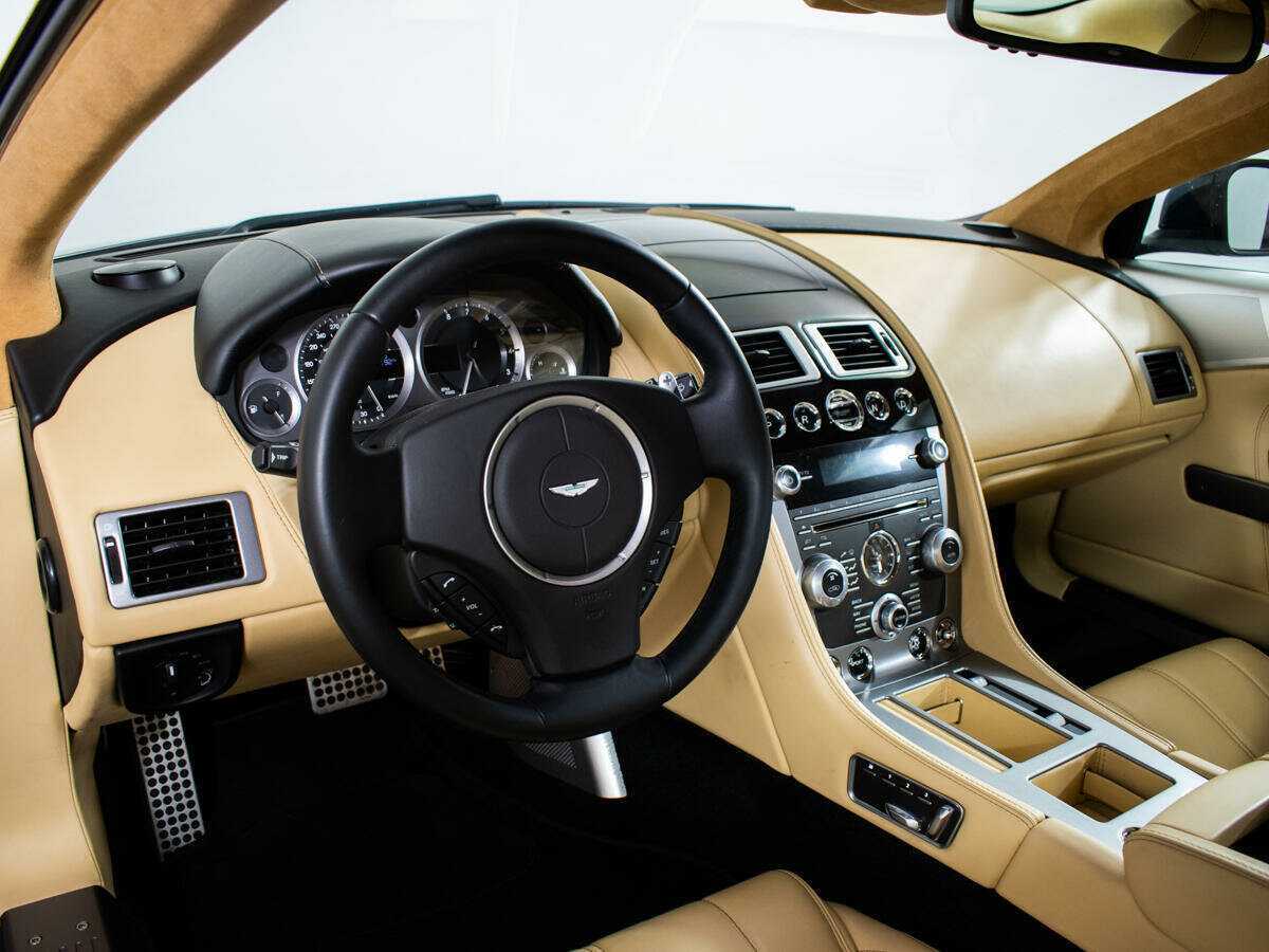 Aston Martin DB9 2013