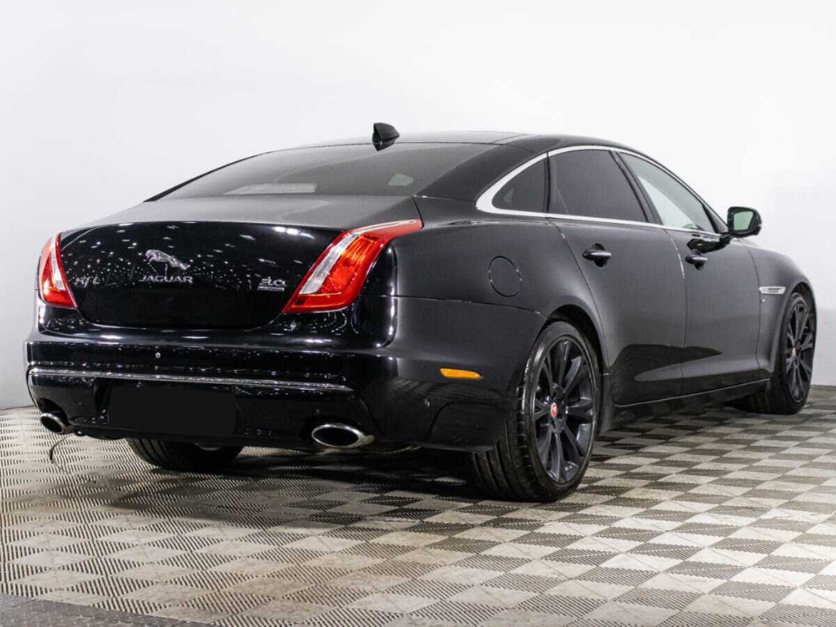 Jaguar XJ