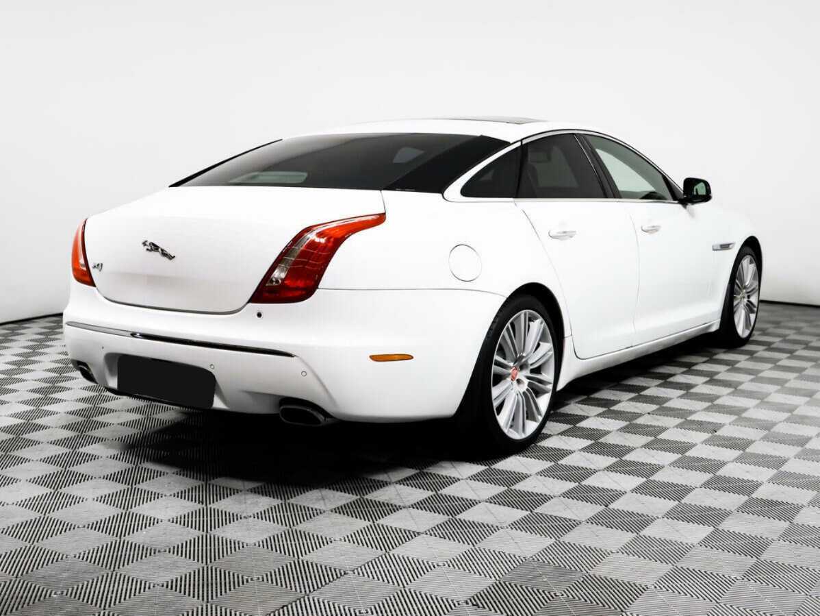 Jaguar XJ