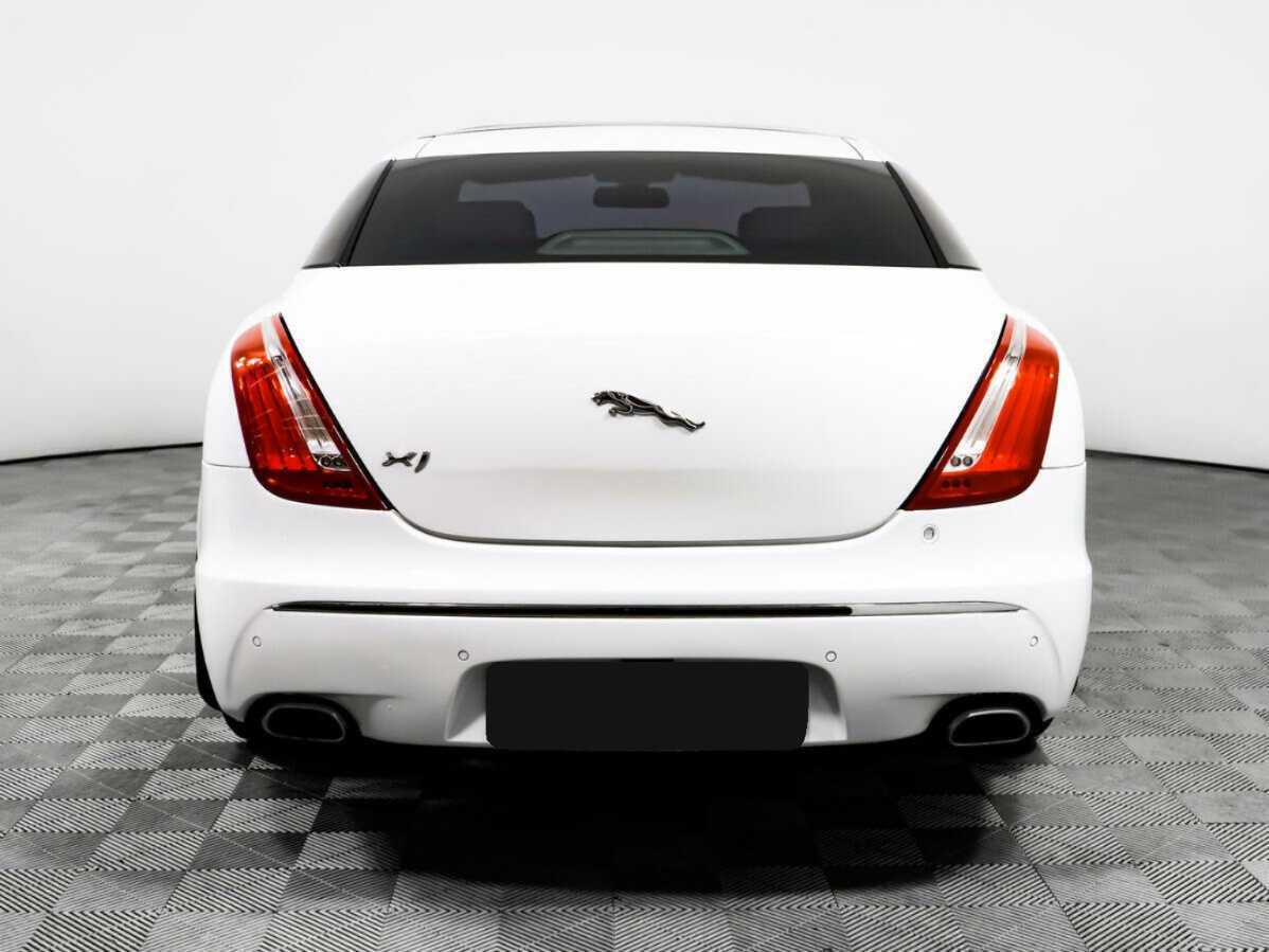 Jaguar XJ