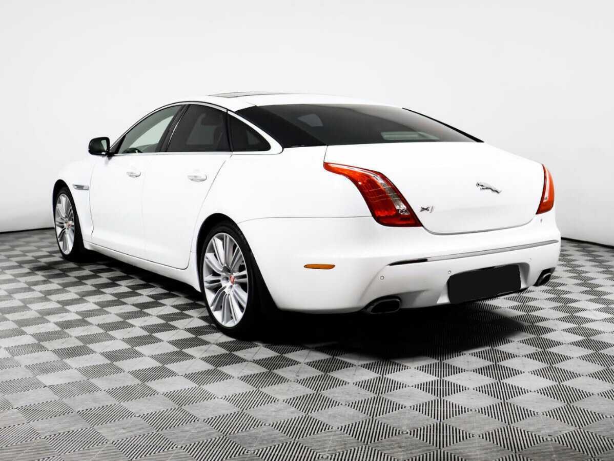 Jaguar XJ