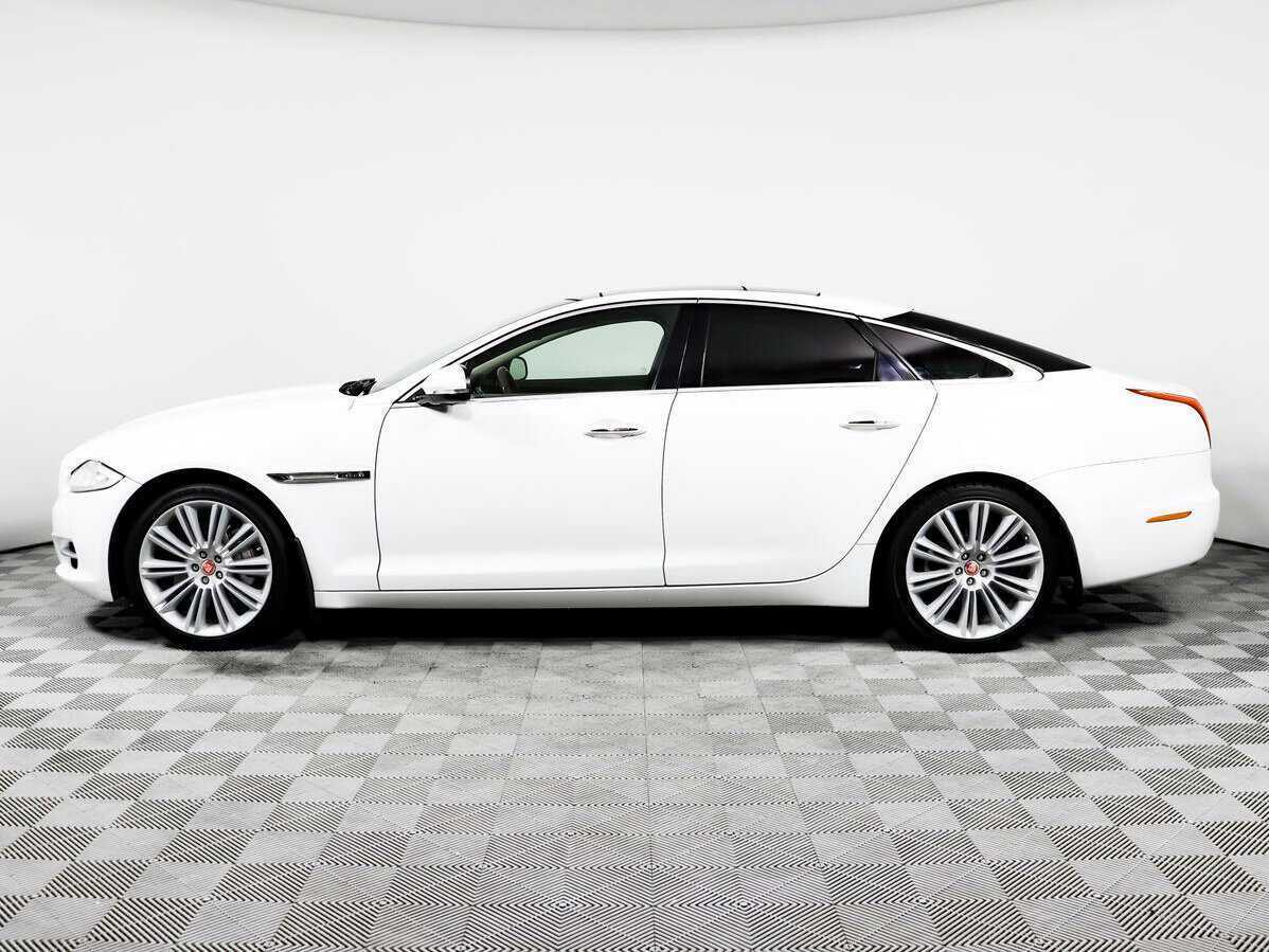 Jaguar XJ