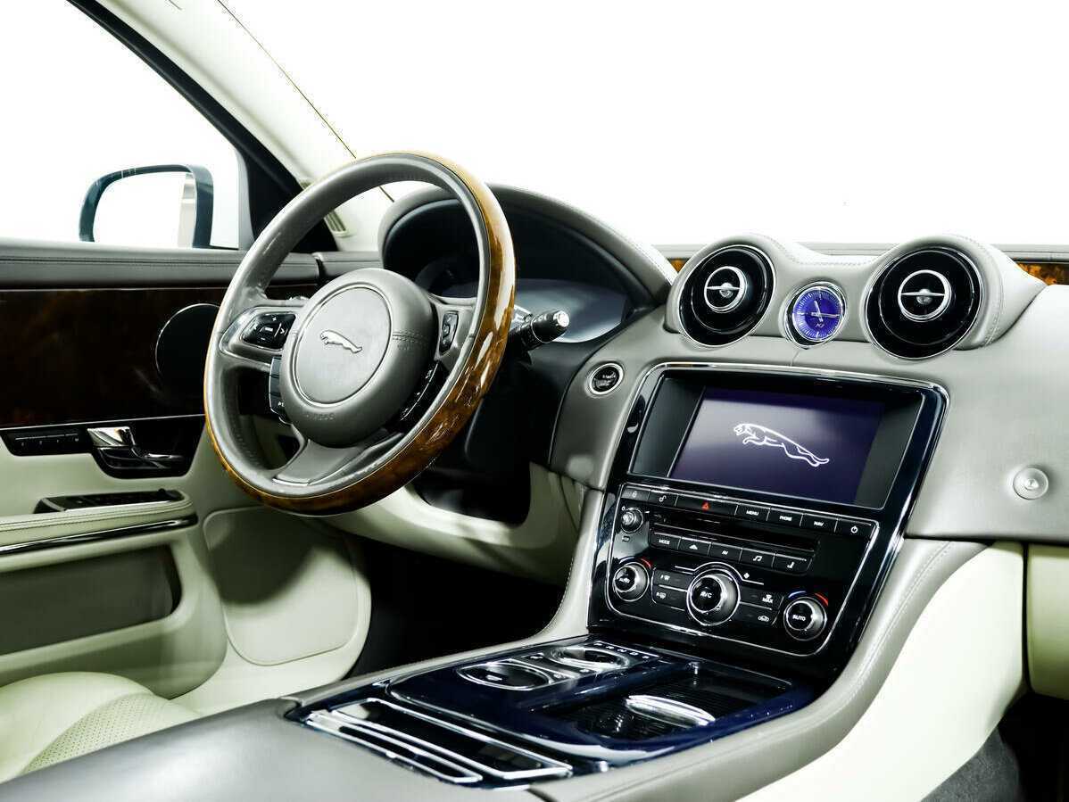 Jaguar XJ