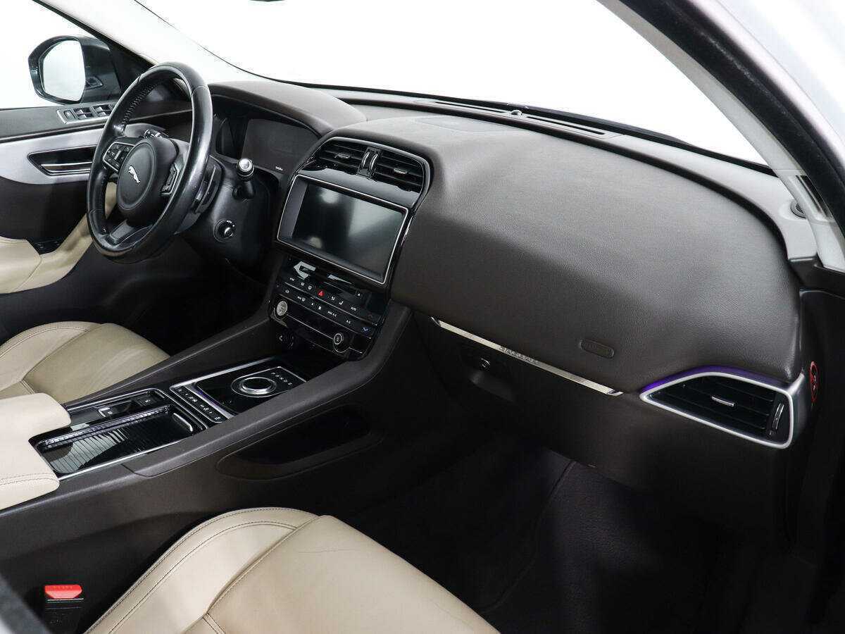 Jaguar F-Pace 2016