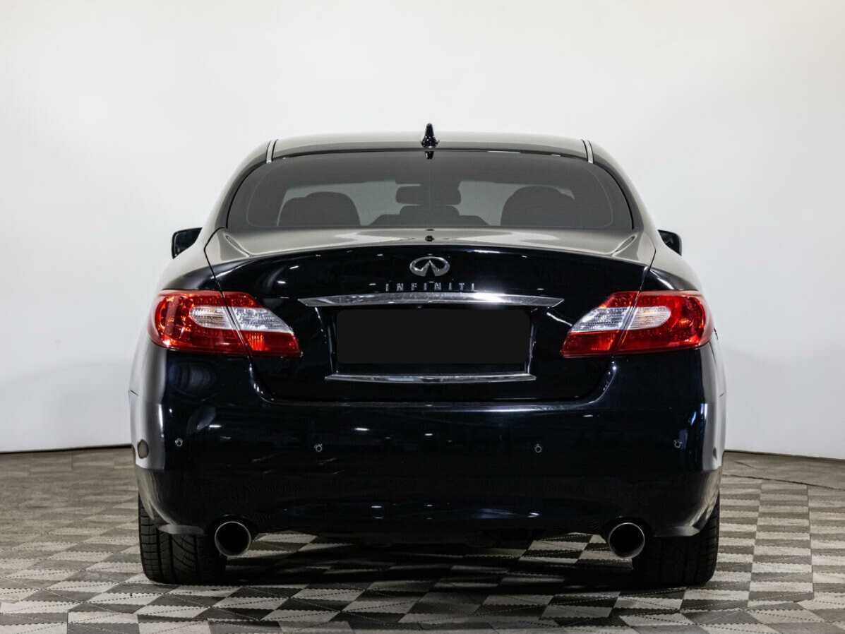 Infiniti M