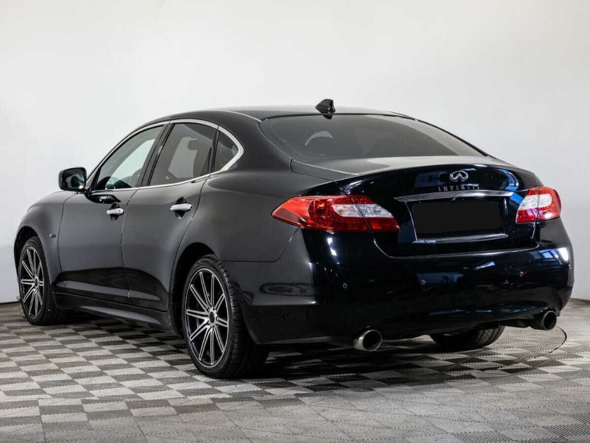 Infiniti M