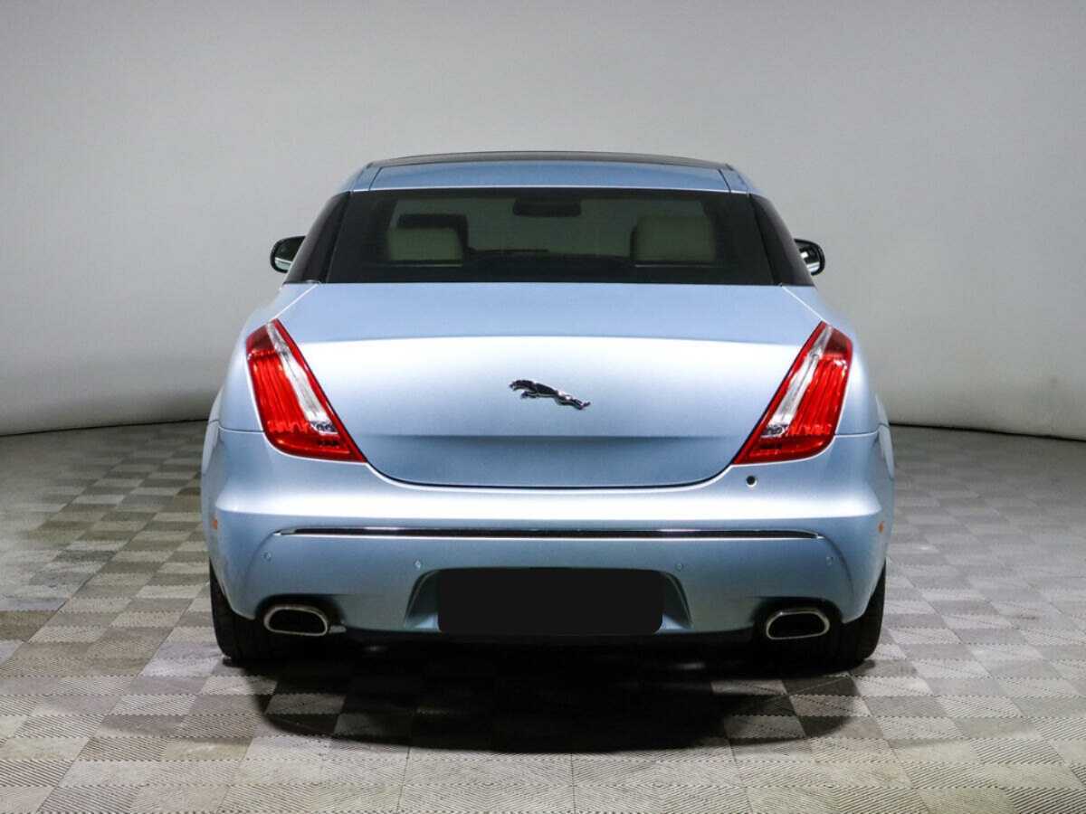Jaguar XJ