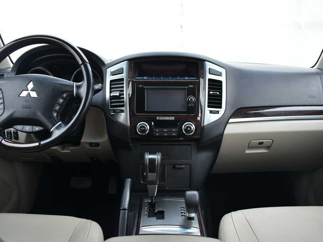 Mitsubishi Pajero 2019