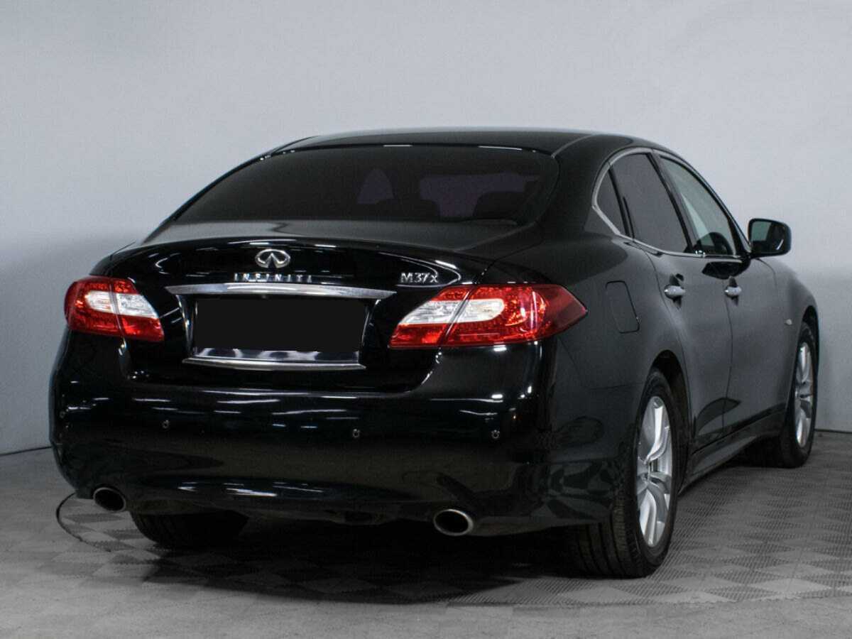 Infiniti M