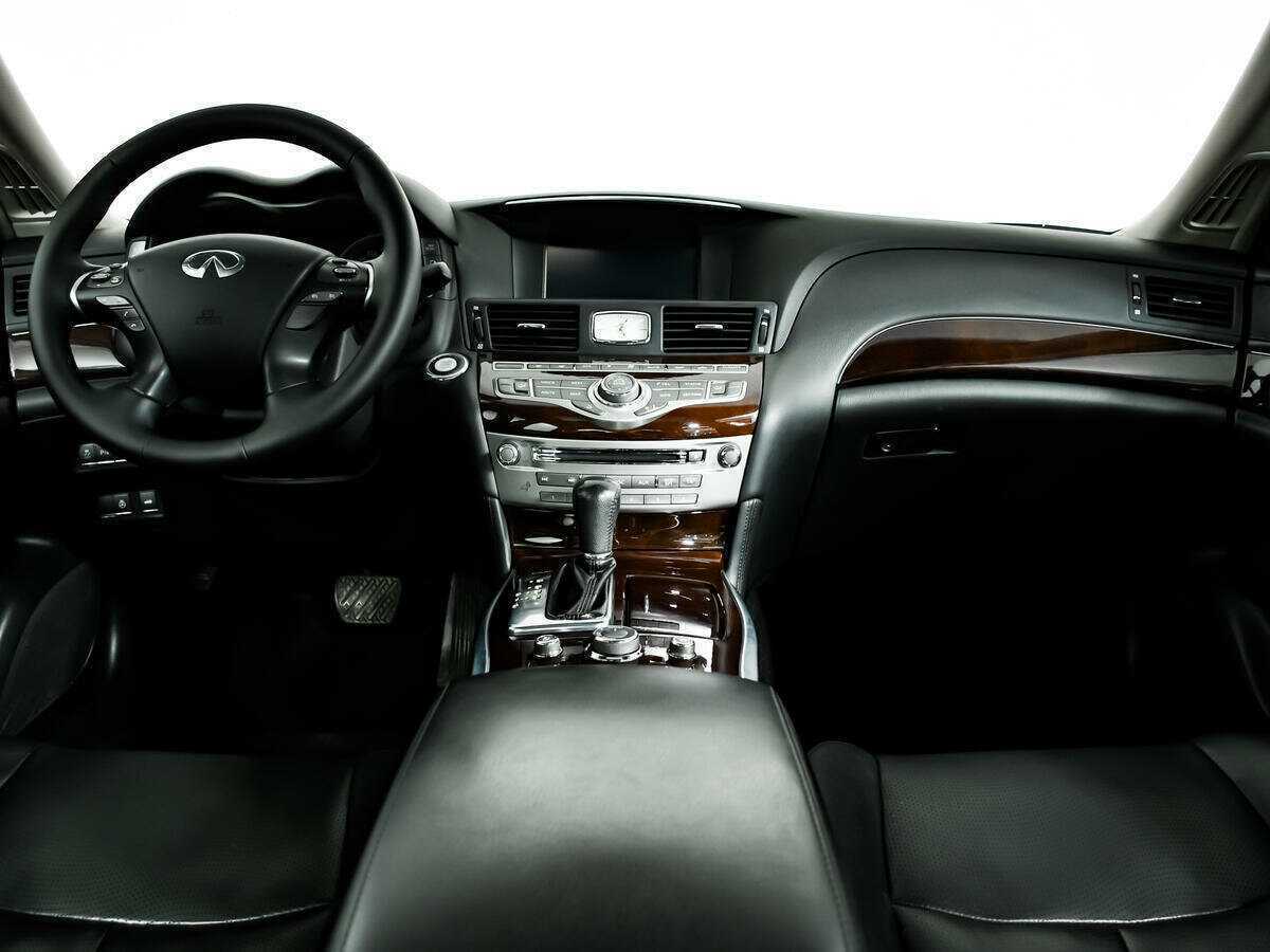 Infiniti Q70 2016