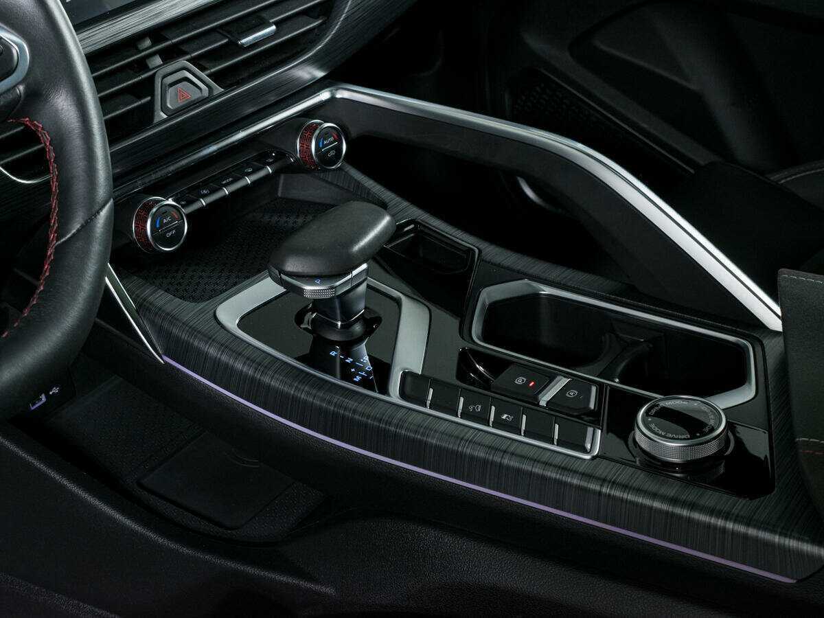Geely Tugella 2022