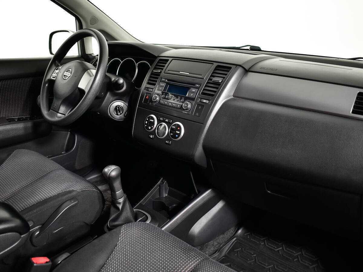 Nissan Tiida 2013