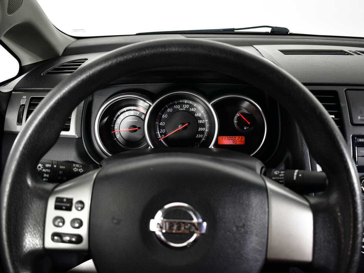 Nissan Tiida 2013