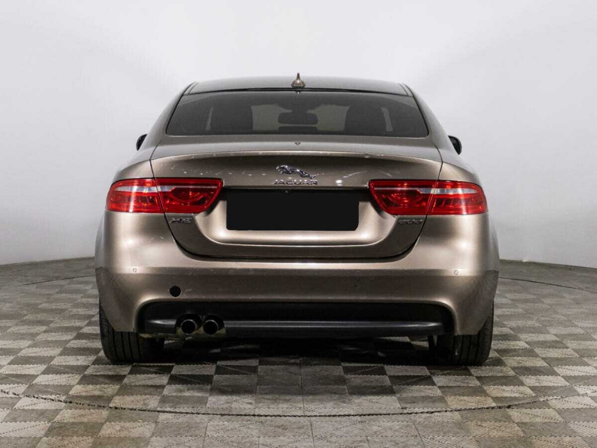 Jaguar XE