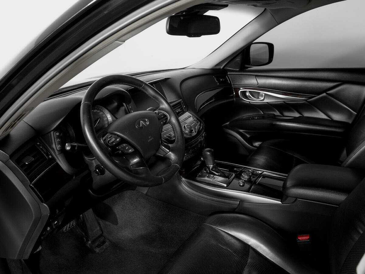 Infiniti M 2010