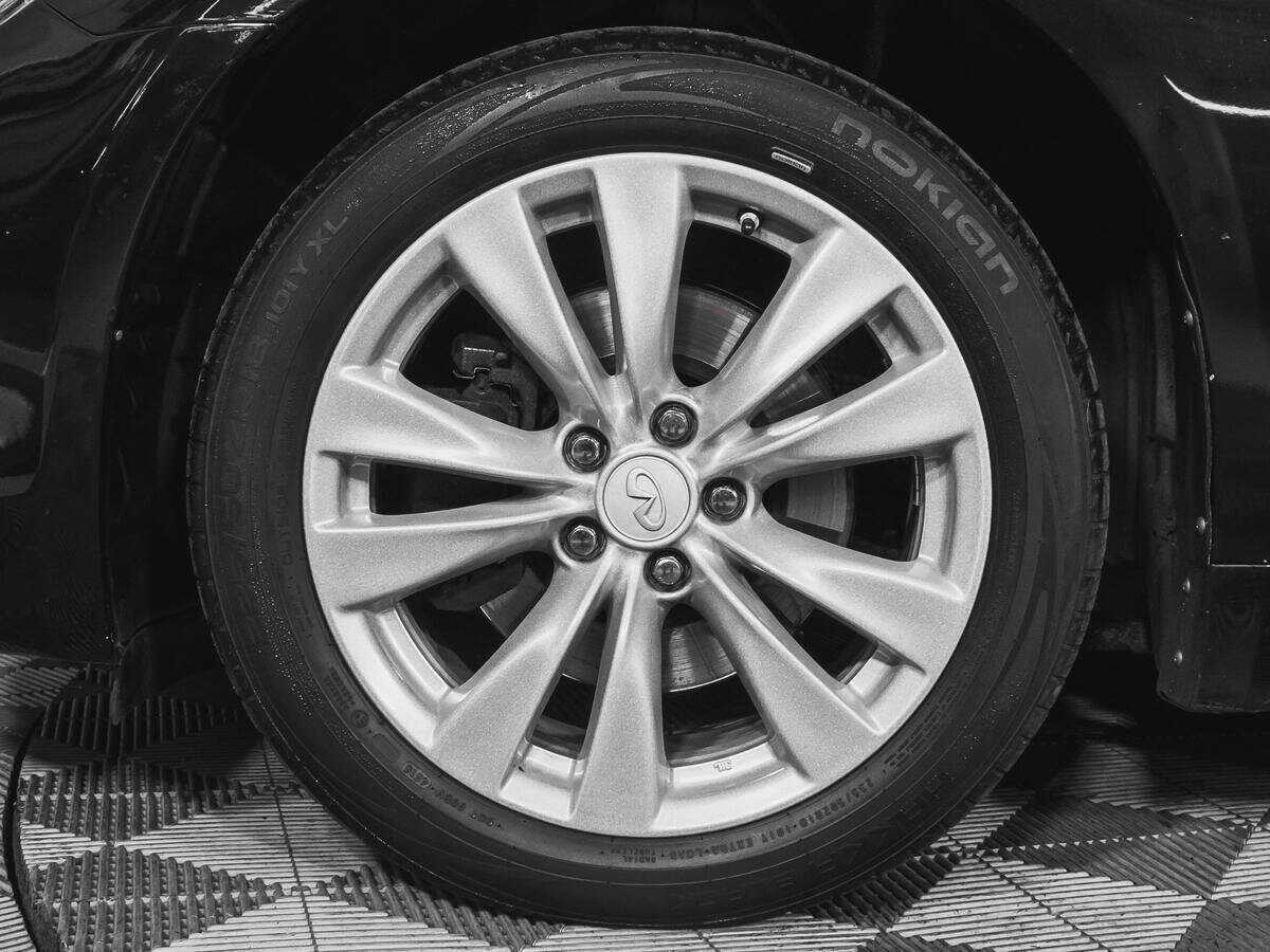 Infiniti M 2010