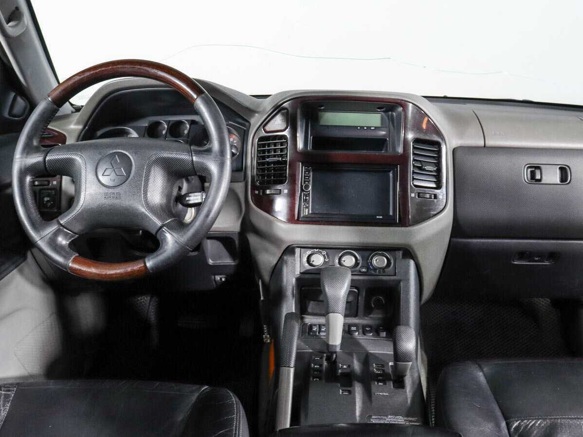 Mitsubishi Pajero 2002