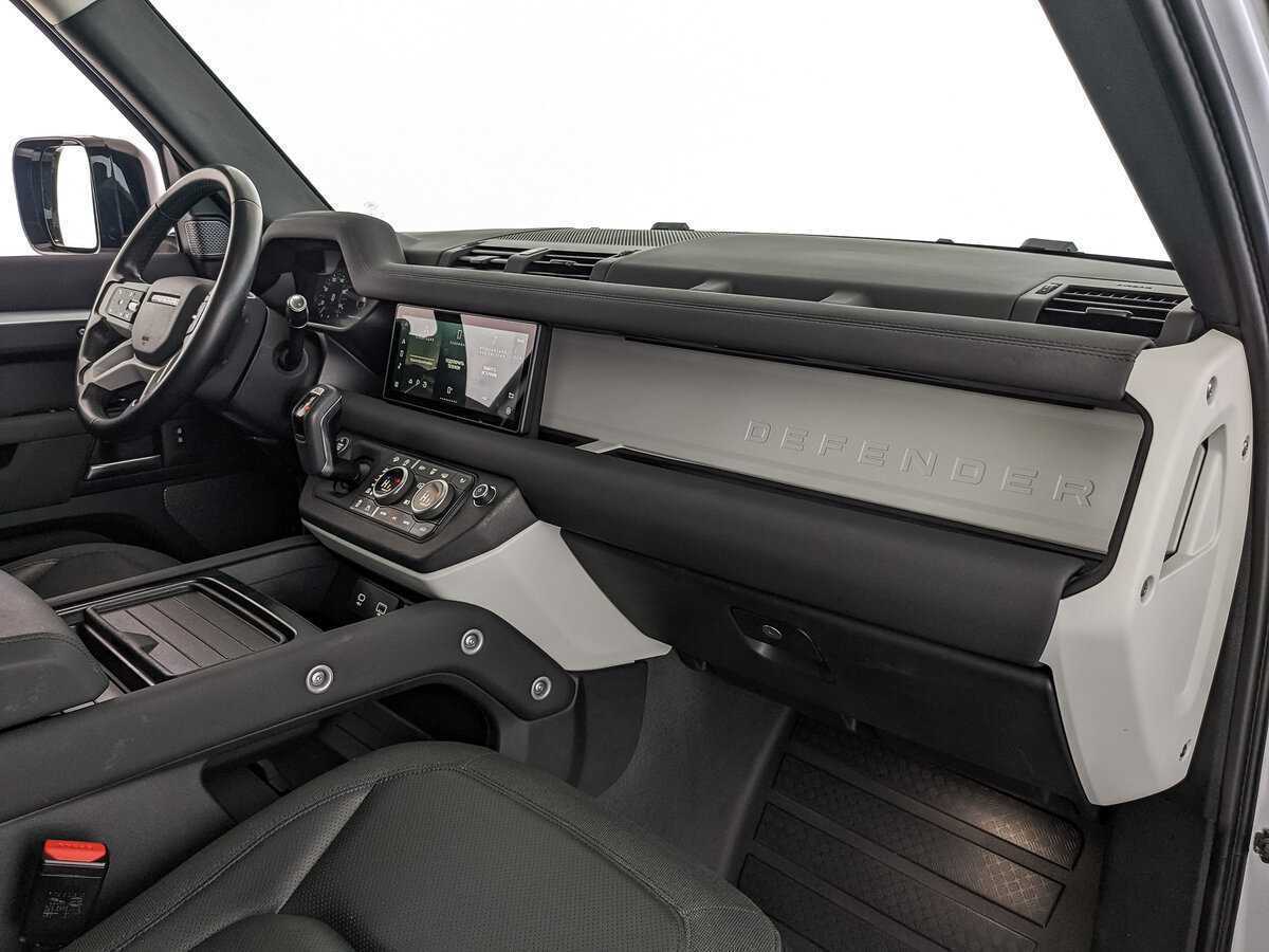 Land Rover Defender 2021