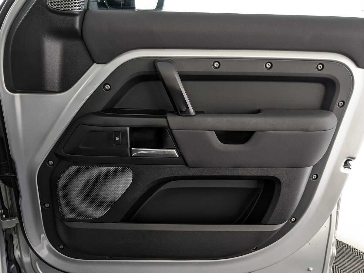 Land Rover Defender 2021