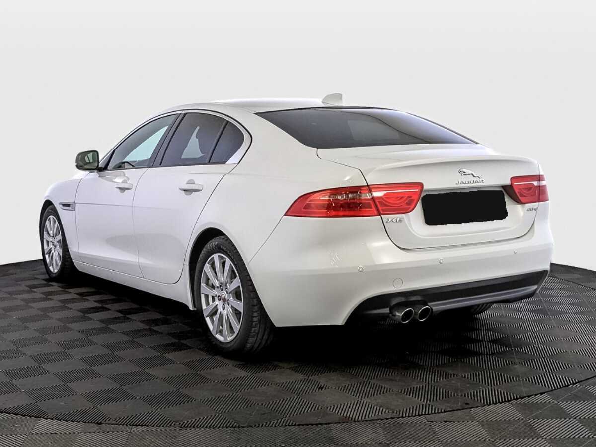 Jaguar XE