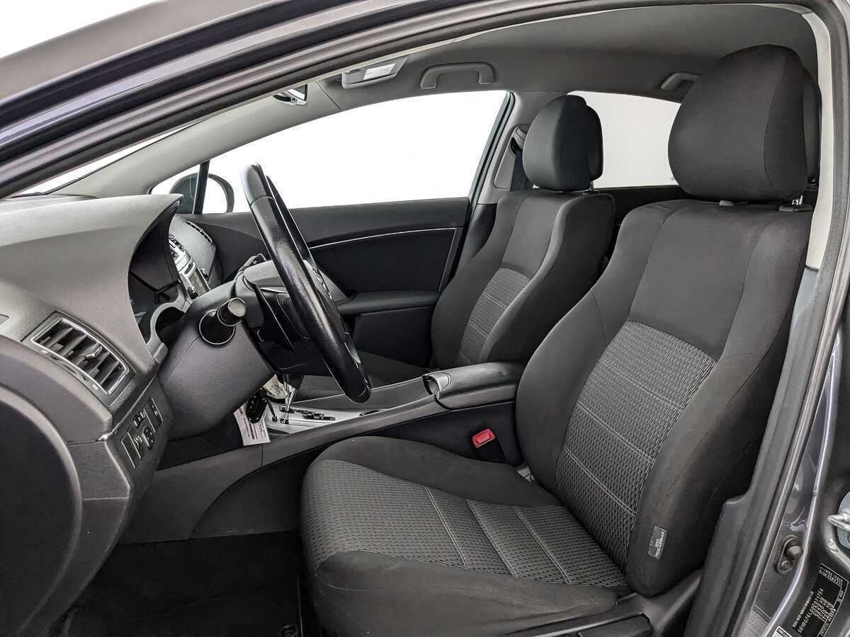 Toyota Avensis 2012