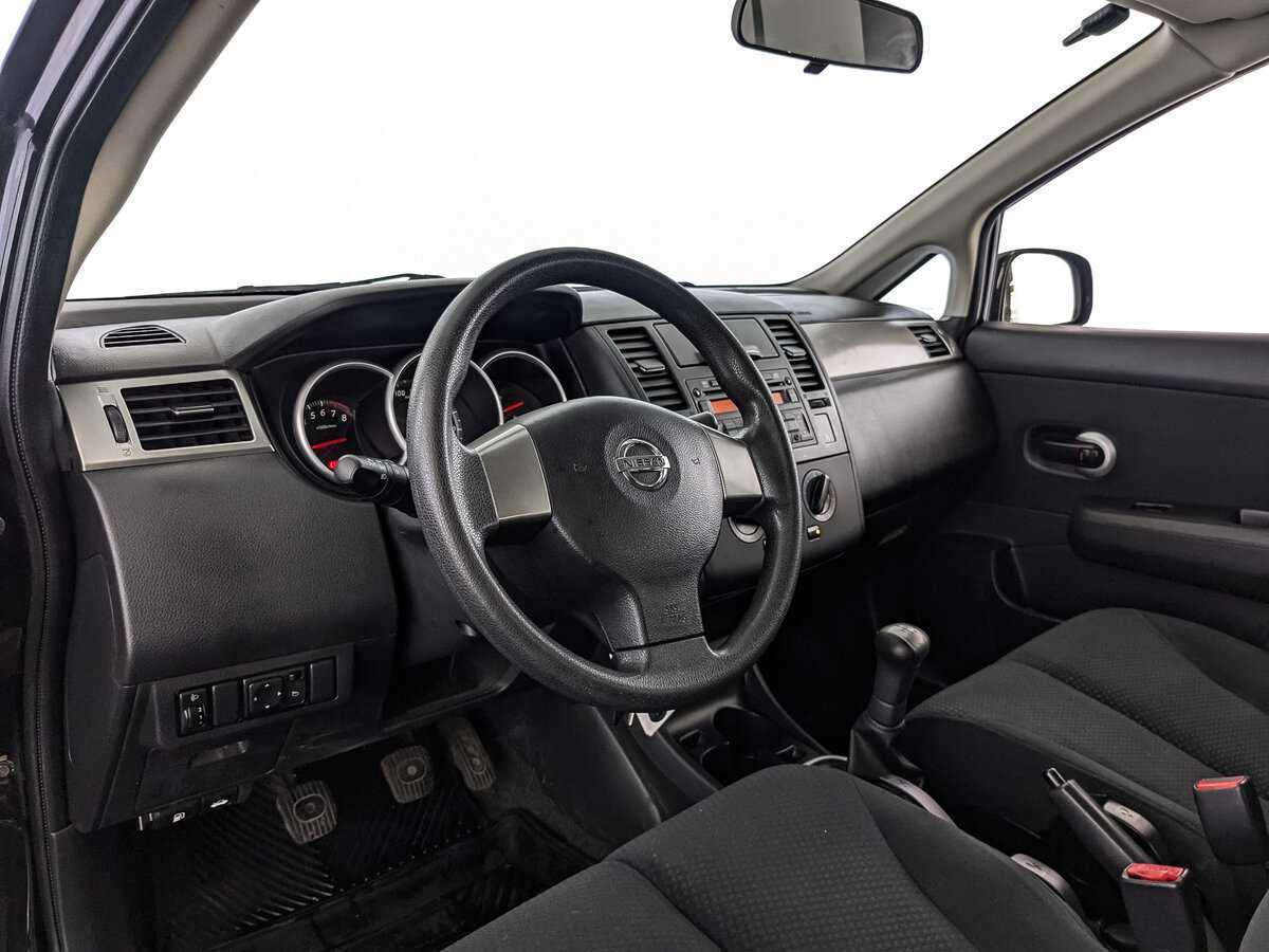 Nissan Tiida 2011