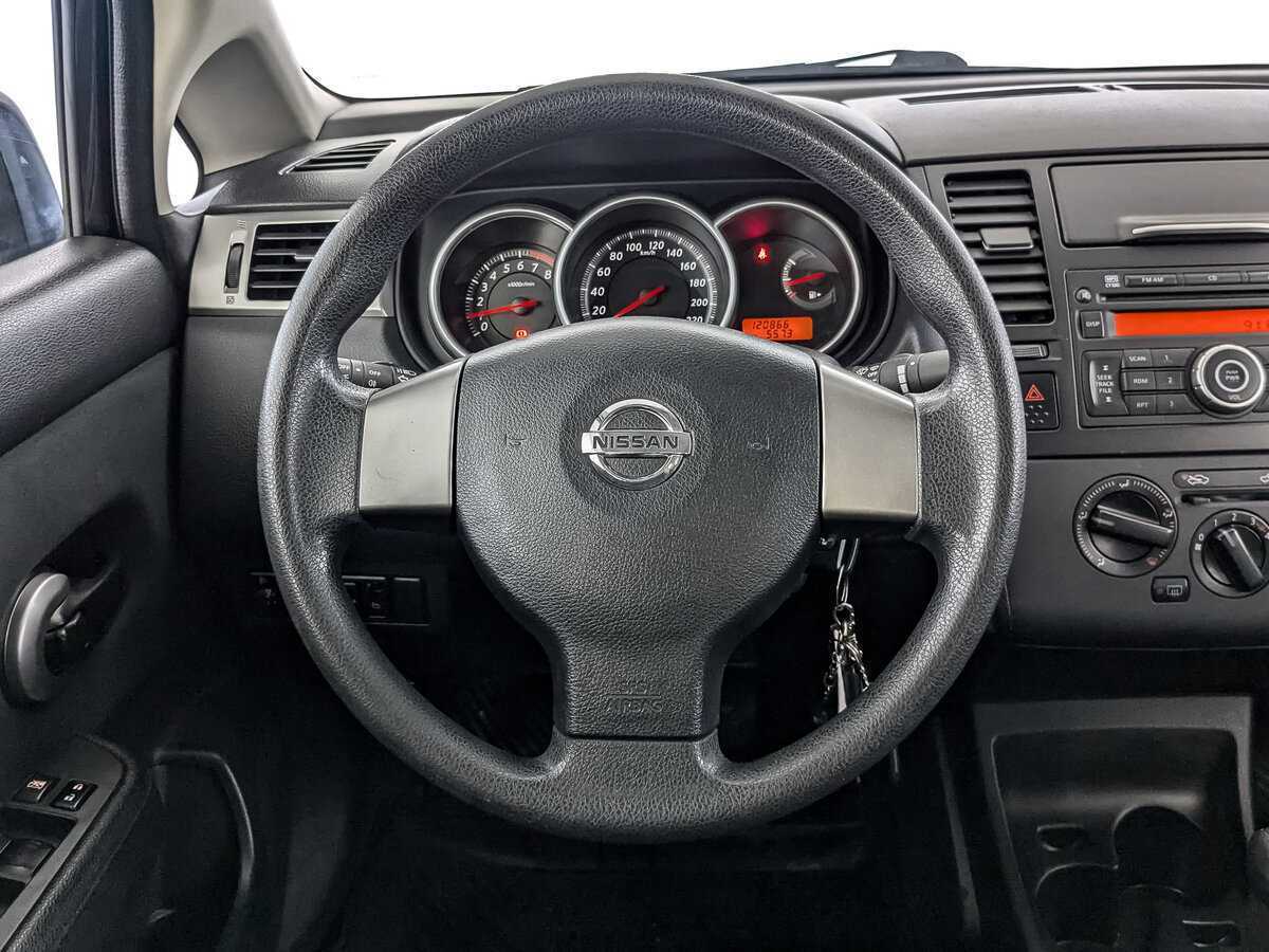 Nissan Tiida 2011