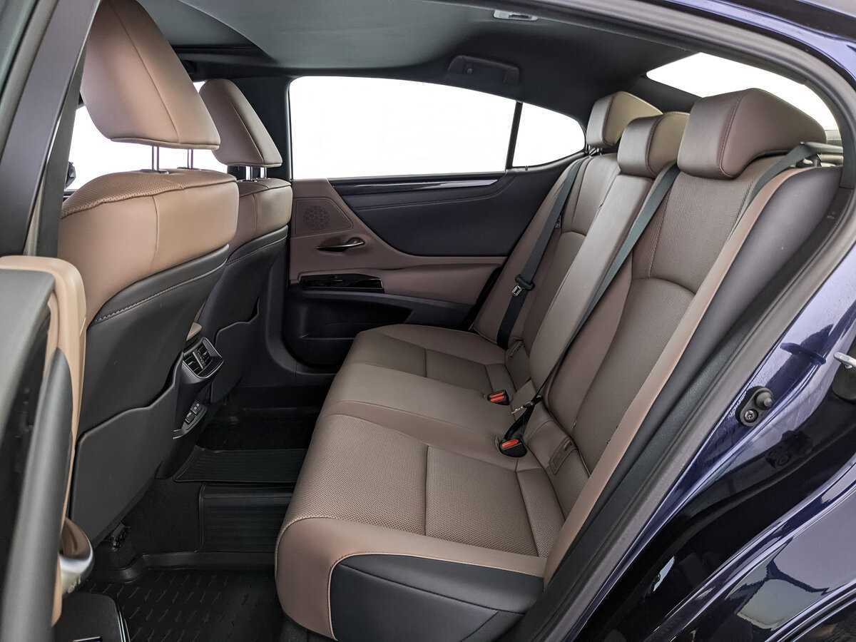 Lexus ES 2021