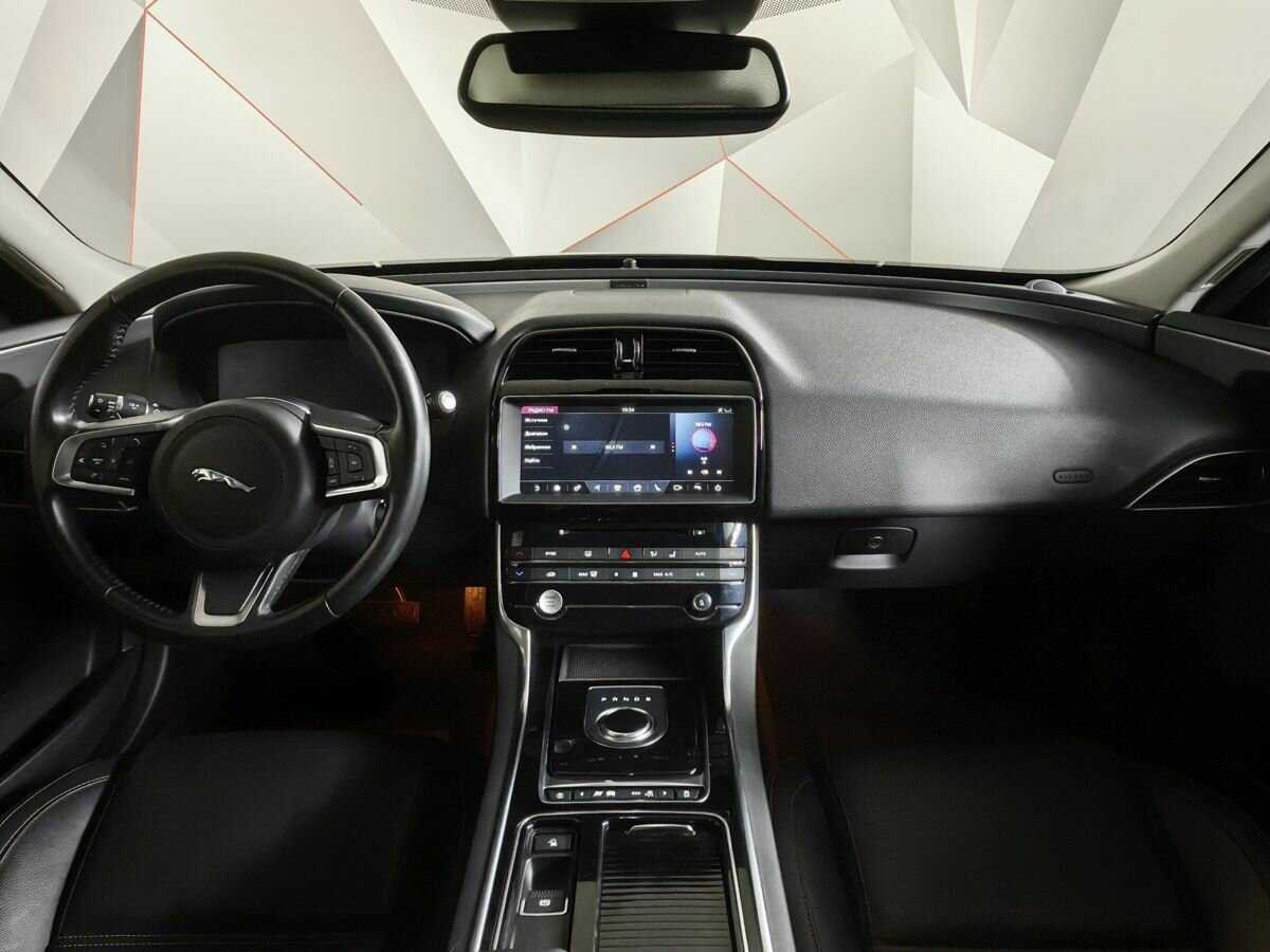 Jaguar XE 2018