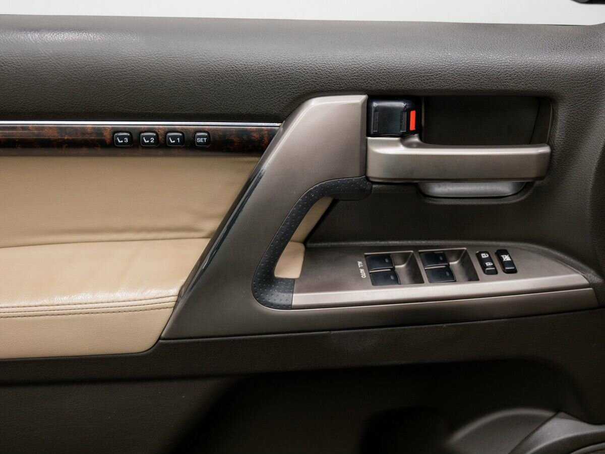 Toyota Land Cruiser 2011