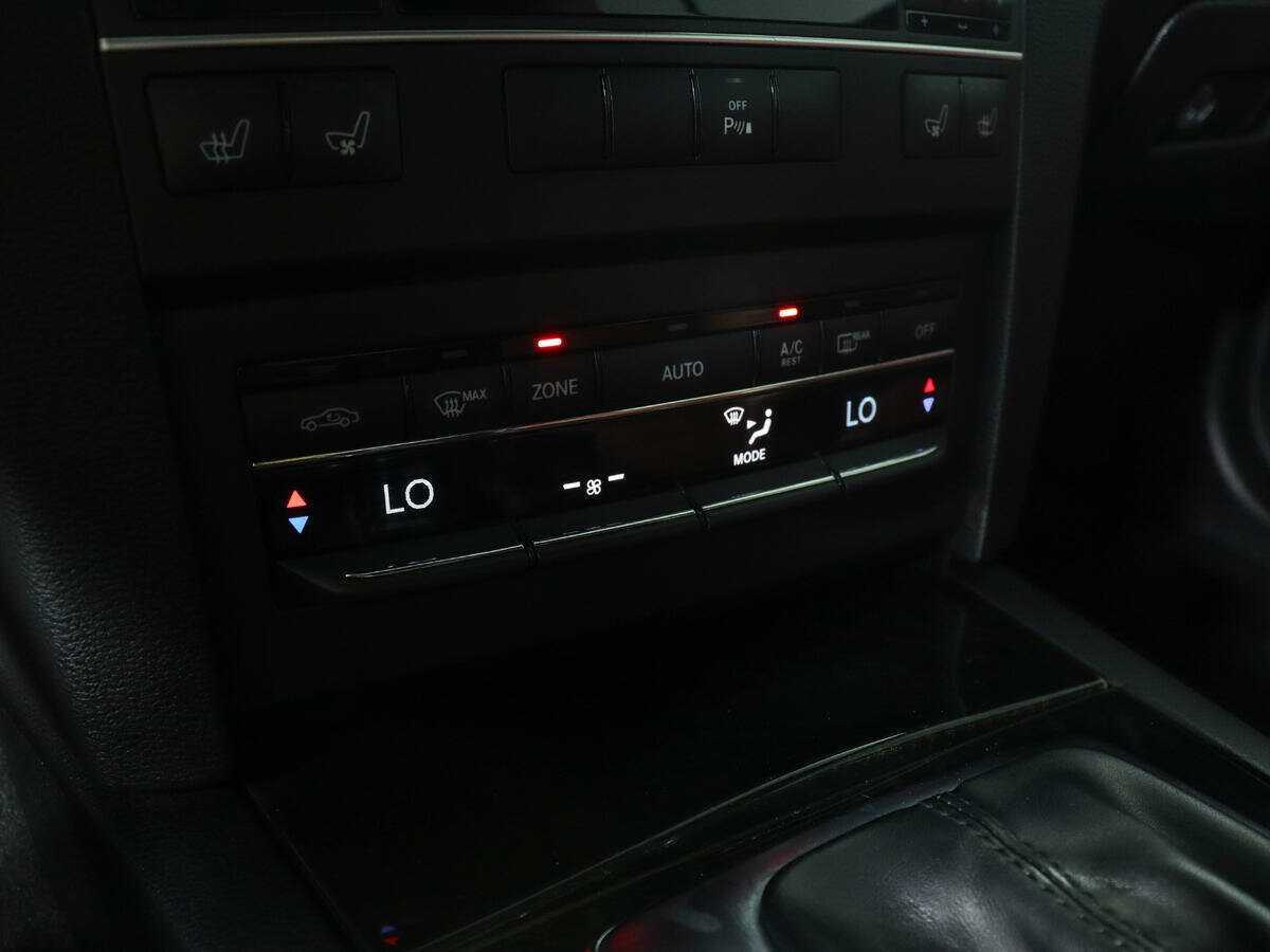 Mercedes-Benz E-Класс 2011