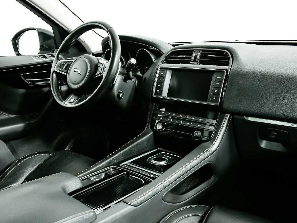 Jaguar F-Pace 2016