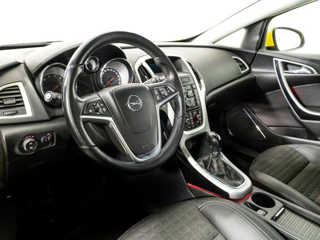 Opel Astra 2011