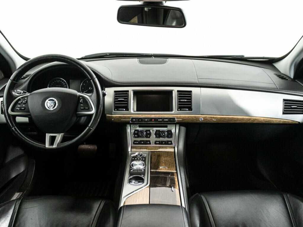 Jaguar XF 2012