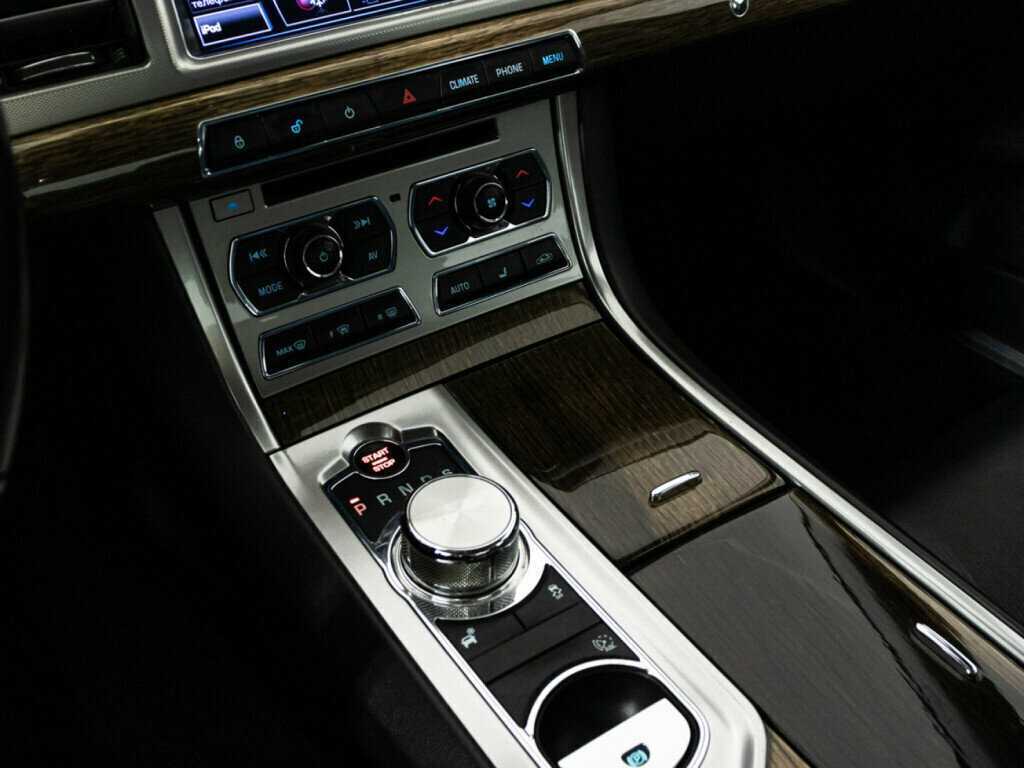 Jaguar XF 2012