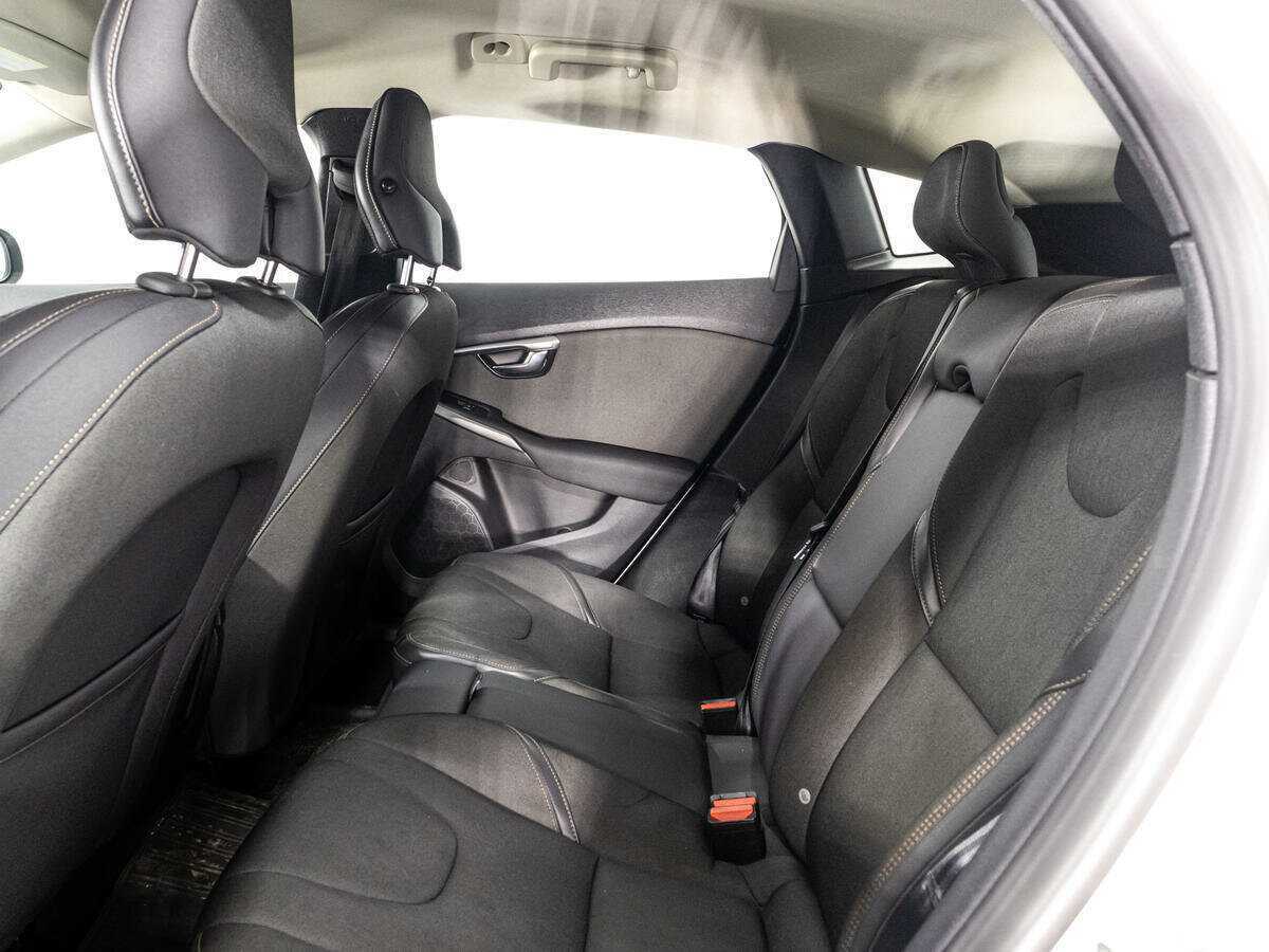 Volvo V40 Cross Country 2013