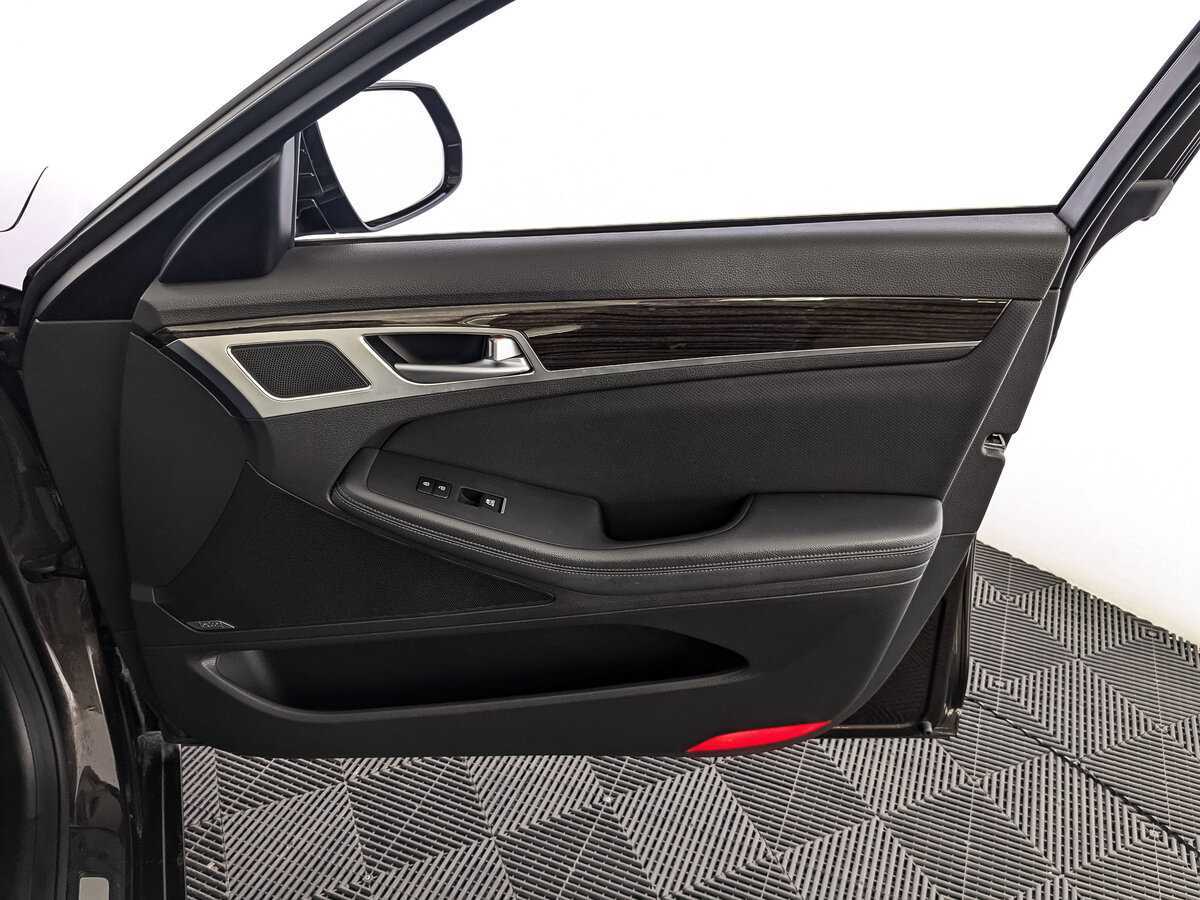 Hyundai Genesis 2015