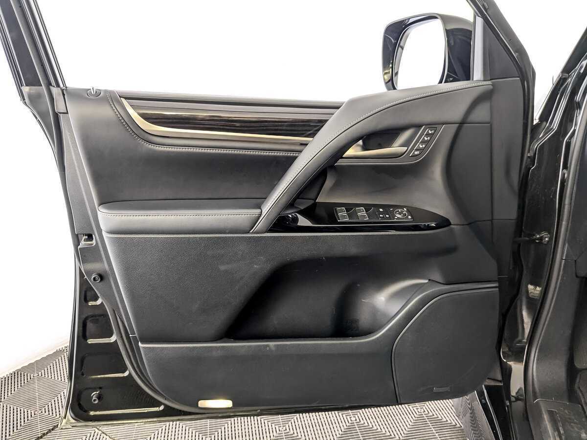 Lexus LX 2020