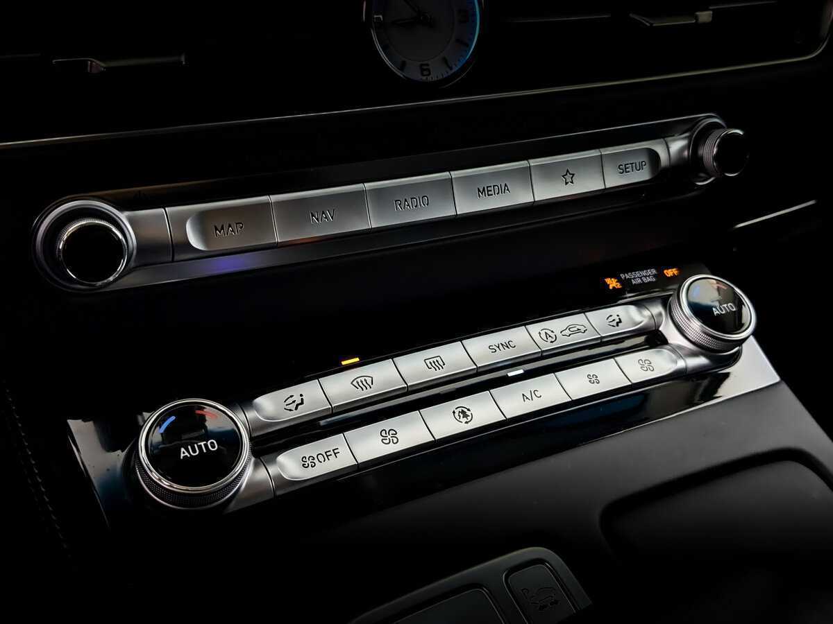 Genesis G90 2020