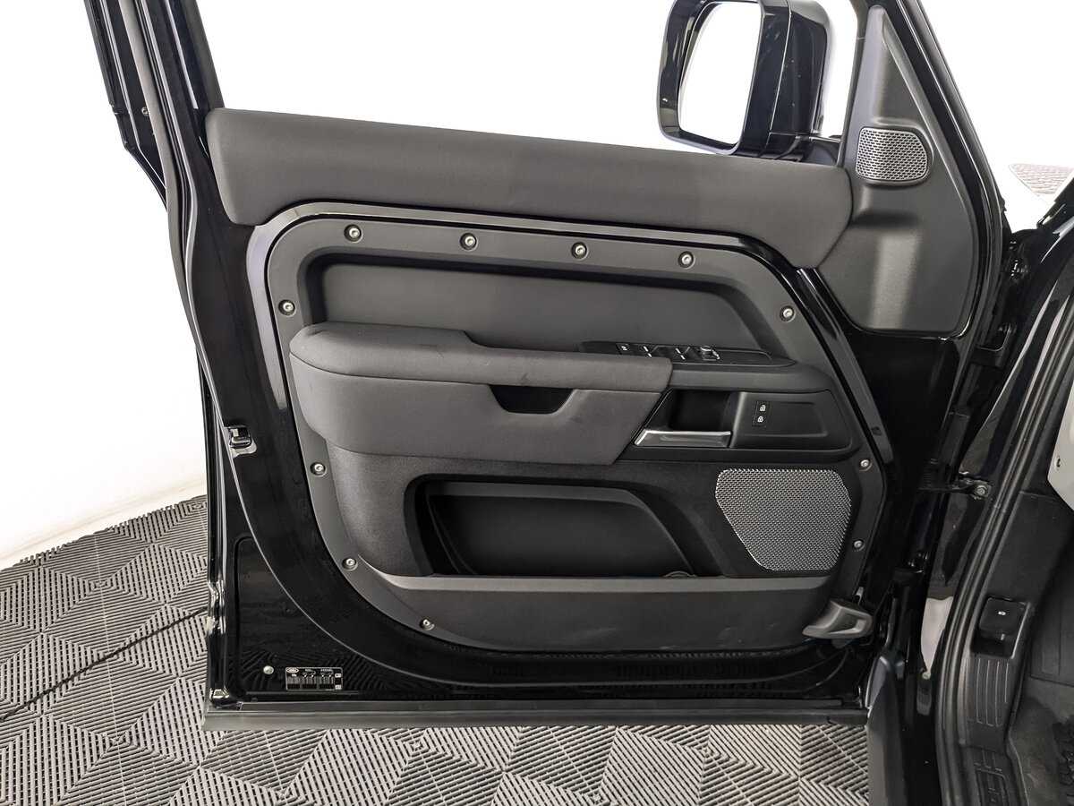 Land Rover Defender 2021