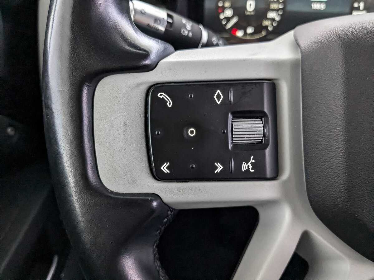 Land Rover Defender 2021