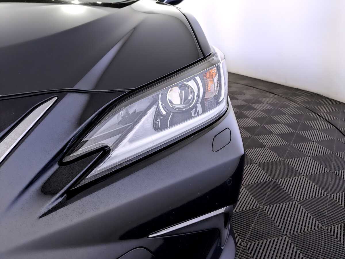 Lexus ES 2021
