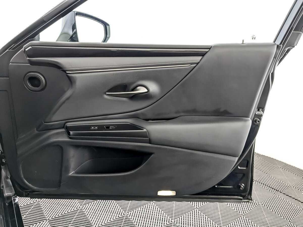 Lexus ES 2021