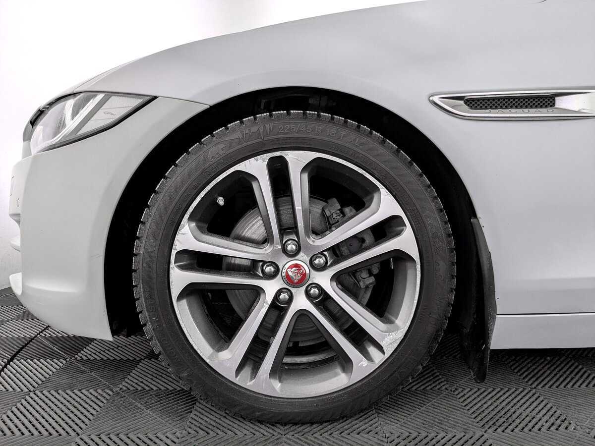 Jaguar XE 2017