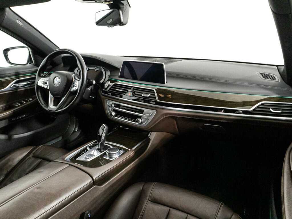 BMW 7 серии 2016